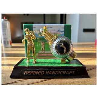 Aansteker of trofee  Golfer met Golftas