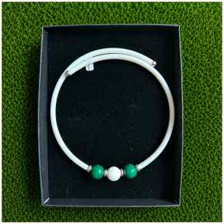 Golfcollier – Wit Rubber, Golfbal & Groene Natuurstenen